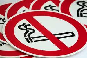Interdiction de fumer dans les cafés bruxellois : un niveau répressif plus élevé est nécessaire