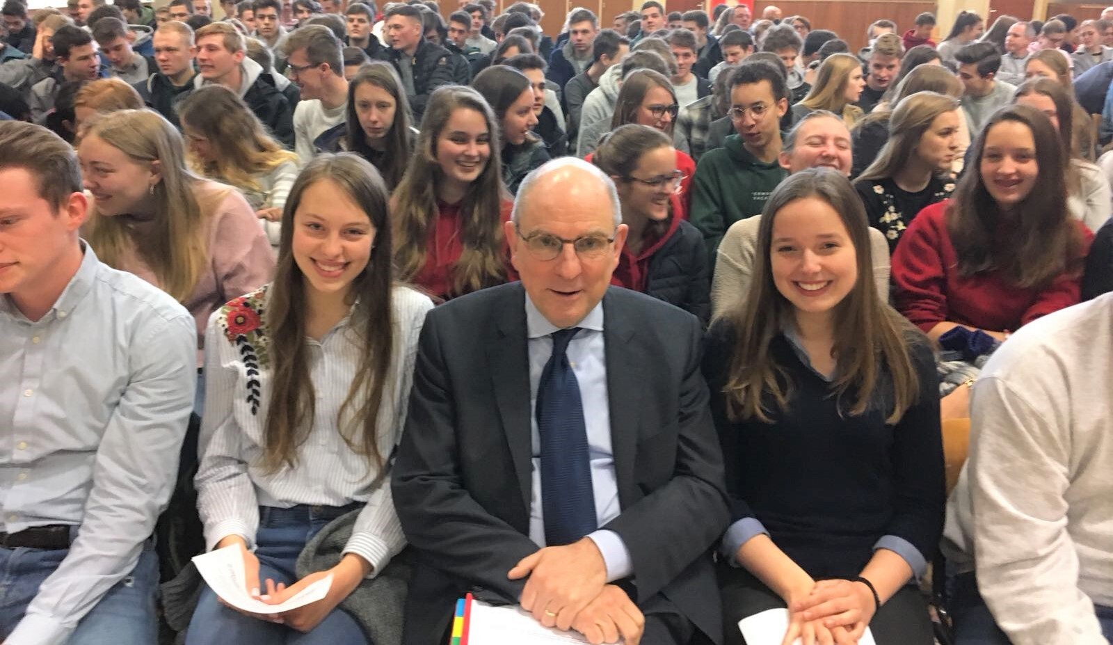 ​Minister Geens spreekt voor 350 zesdejaars Don Bosco