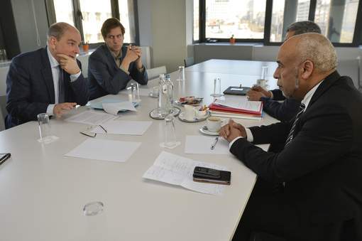 Moslimexecutieve krijgt extra geld voor 