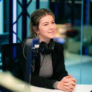 Oprichtster Stop it Now!, Minne De Boeck, geeft duiding over de documentaire 'Het Bestaat' op Radio 1. 