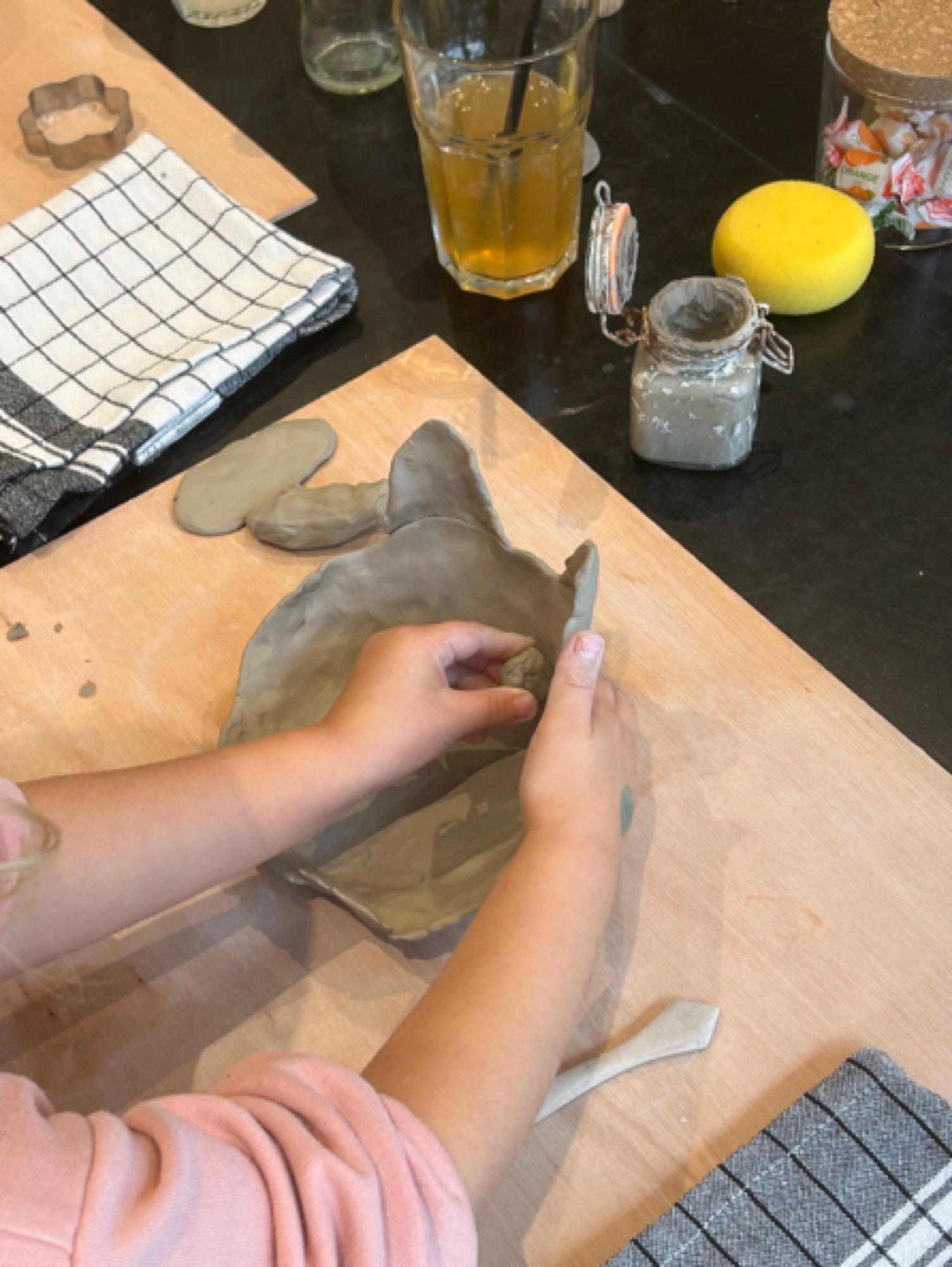 Chipskommetjes in keramiek – Ouder-kind workshop - dinsdag 2026-11-03