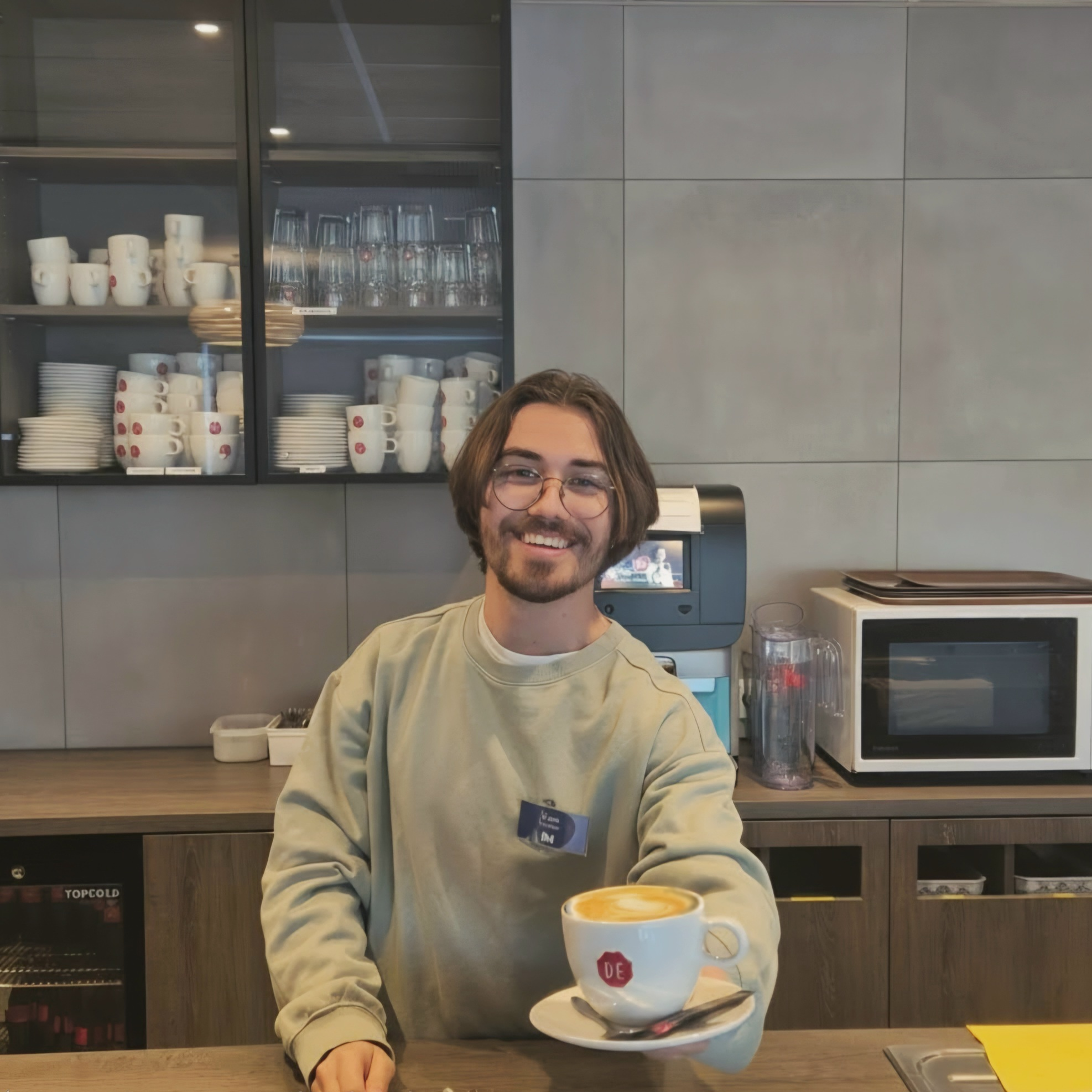 Tot in de cafetaria?