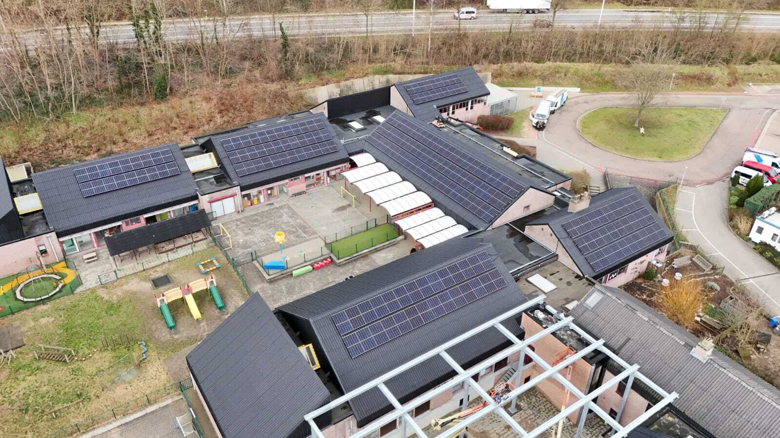 School de Bremberg werkt aan duurzame verandering - De Bremberg in Molenstede produceert nu zelf ...