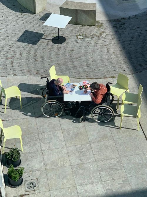 Bewoners in tuin