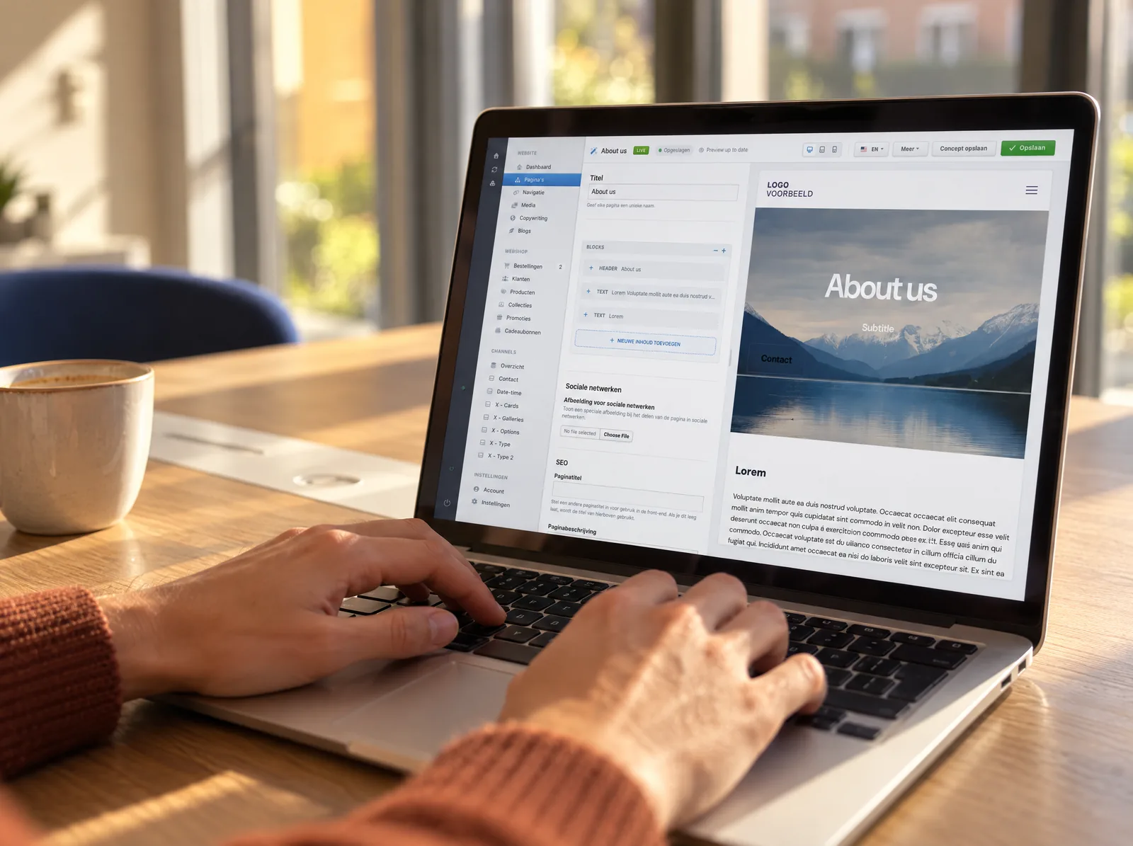 Handen op het toetsenbord van een laptop met de pagina-editor van Nimbu
