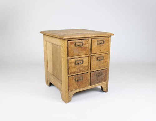 thumbnails bij product old oak cabinet with drawers - side table