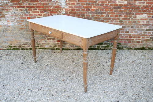 thumbnails bij product Old wooden table