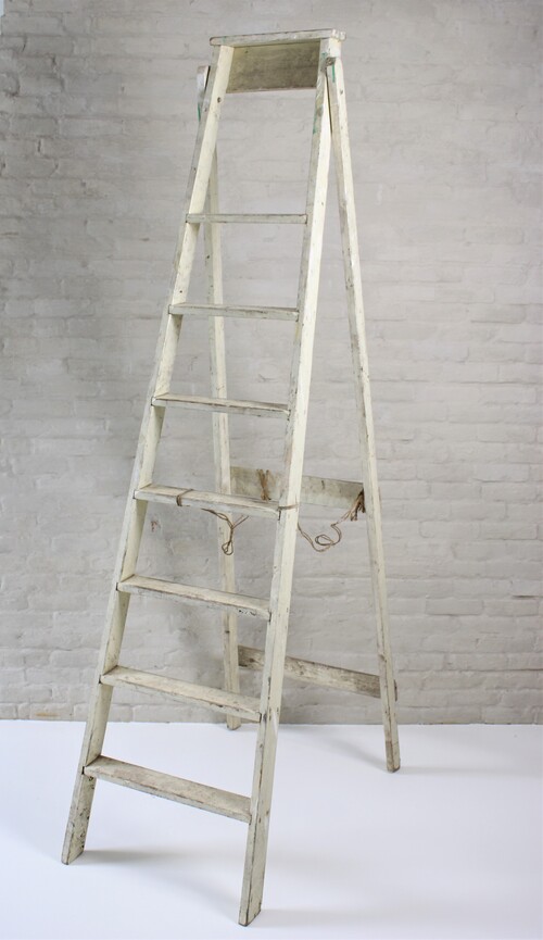 thumbnails bij product Old wooden step ladder