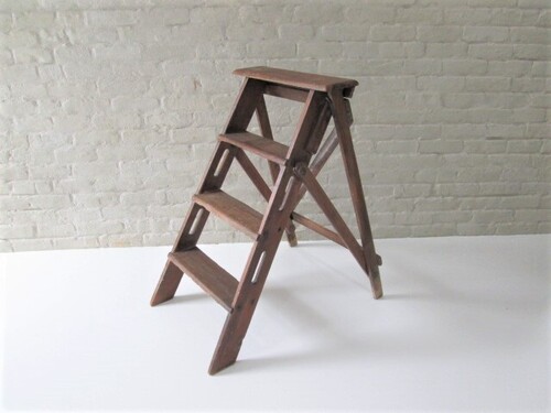 thumbnails bij product small wooden stepladder