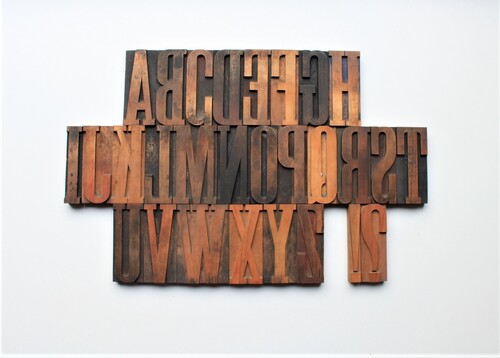 thumbnails bij product alfabet in oude houten drukletters 