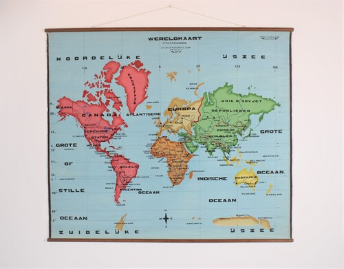 thumbnails bij product ancienne carte scolaire du monde