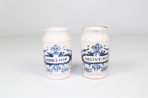 thumbnails bij product Delft blue and white albarello, 18th c.