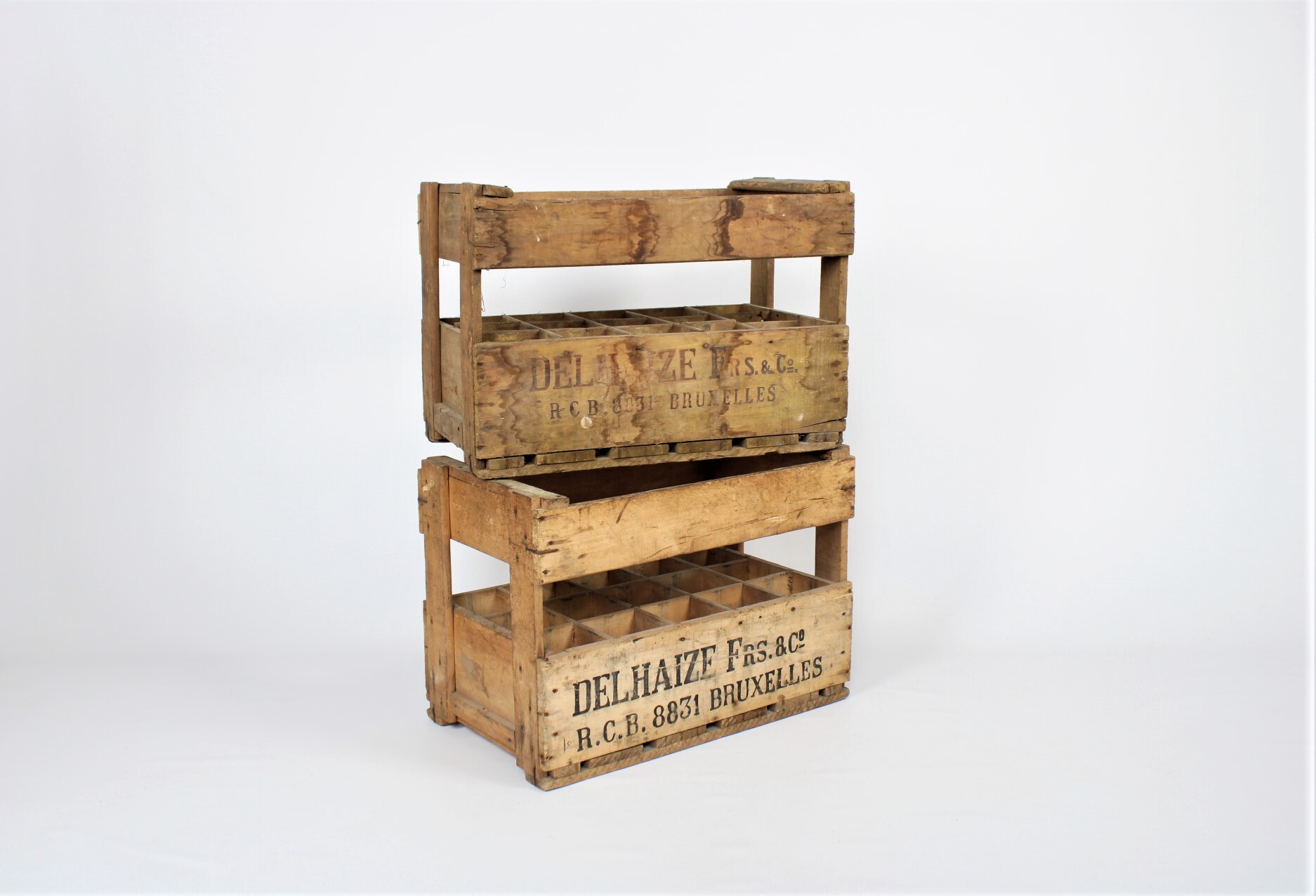 kijk in zweer Smeltend Oude houten kist van Delhaize Frères · Het huis van mijn moeder