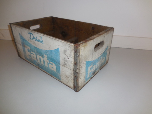 thumbnails bij product old wooden crate Fanta
