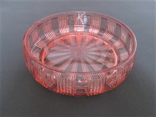 thumbnails bij product Art Deco pink pressed glass bowl