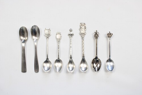 thumbnails bij product 8 silver-plated souvenir spoons