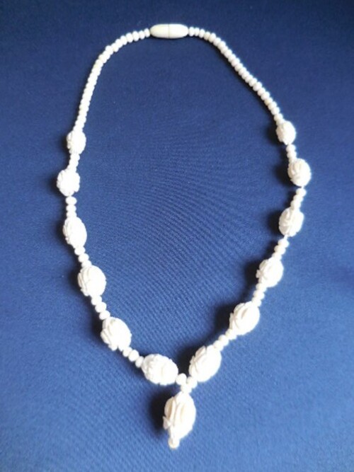 thumbnails bij product Necklace in ivory