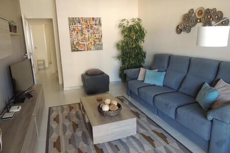 Salon/Wohnzimmer mit Zugang zur vorderen Terrasse