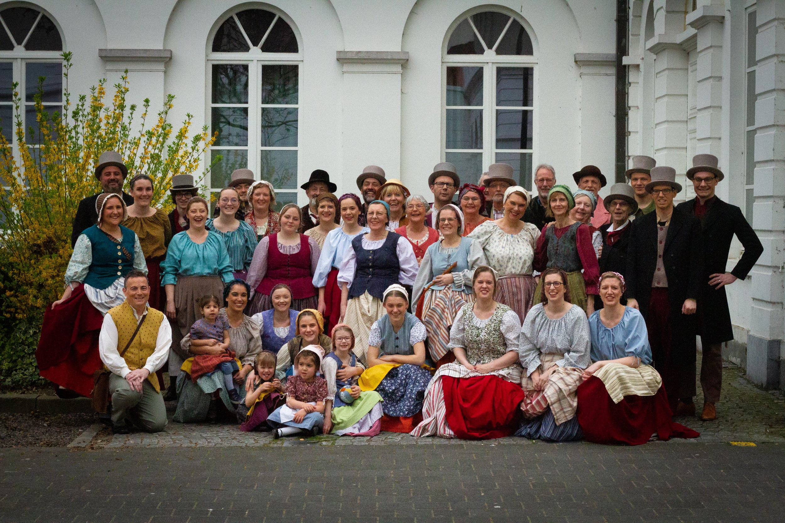 Groepsfoto Reuzegom van het programma over de Groote Oversteek