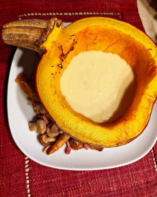 Kastanjepompoen met Zwitserse fondue en gebakken paddestoelen